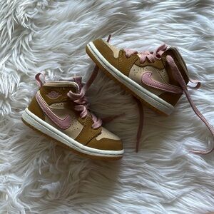 Nike Tan & Pink Air Jordan Lola Bunny Sneakers Size 6C
